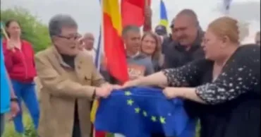 Лидер партии SOS Romania Диана Шошоакэ разорвала флаг ЕС в День Европы