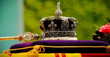 Expoziție la Palatul Buckingham: Va putea fi văzută coroana Reginei Elisabeta a II-a