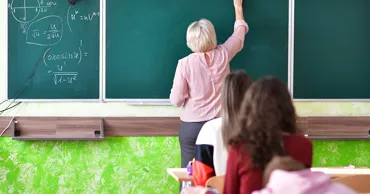 Учителя выходят на протест: Требуем соблюдения обязательств по повышению зарплат