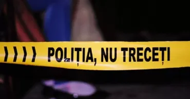 O femeie, găsită moartă pe acoperișul unui bloc. Concubinul său urmează a fi reținut