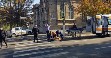 В столице автомобиль сбил женщину на пешеходном переходе