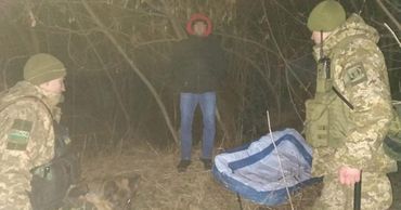 Молдаванин пытался вернуться домой на детском надувном бассейне.