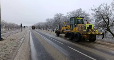 На борьбу с гололёдом в Молдове этой зимой ушло более 45 тысяч тонн техсоли