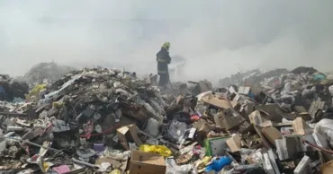 Пожар на мусорной свалке в Оргееве пока не удалось ликвидировать