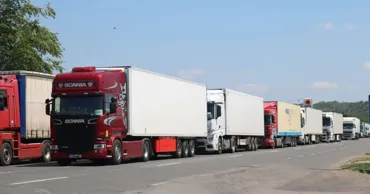 Власти рассматривают повышение дорожного сбора для грузового транспорта
