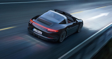 Porsche анонсировала премьеру новой 911 Targa.
