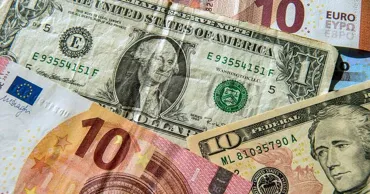 Curs valutar 25 august 2026: Cât valorează un euro și un dolar