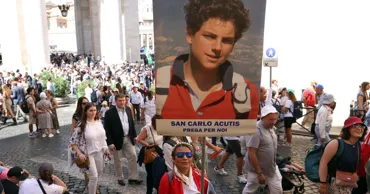 Vaticanul l-a canonizat pe Carlo Acutis, adolescentul care a murit de leucemie în 2006