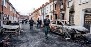 Familiile de români fug din Belfast după valul de violențe anti-imigrație