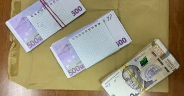 O străină a încercat să treacă vama cu zeci de mii de euro și hrivne nedeclarate