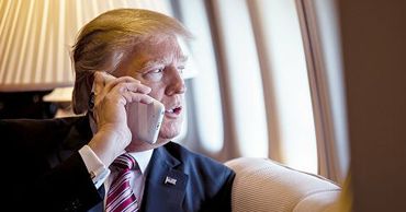 Трамп категорически опроверг сообщения СМИ о том, что пользуется личным мобильным телефоном.