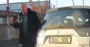 В столице водитель с номерами BOS угрожал другому участнику движения.
