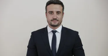 Un secretar de stat a încasat mai mult din indemnizații și daruri decât din salariu
