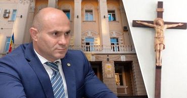 Павел Войку не намерен убирать распятие из холла МВД. Фото: Point.md