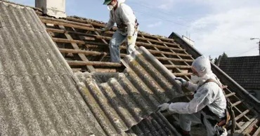 Azbestul rămâne un pericol în R. Moldova: Experții cer soluții urgente