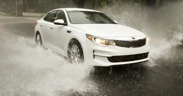 С 1 апреля водители больше не обязаны ездить с включенными фарами в дневное время