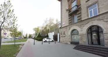 Парламент выставил на аукцион помещение в центре столицы