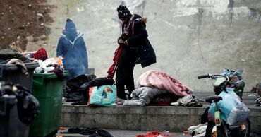 Из Парижа вывезли 1600 мигрантов.