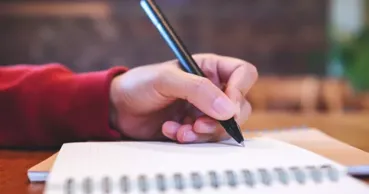 Scrisul de mână, mai important decât pare: Cum poate influența notele copiilor