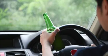 Un șofer beat și fără permis a cauzat două accidente într-o zi. Ce a decis instanța
