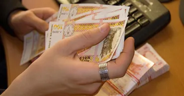 Бюджетникам Молдовы выплатят единовременную помощь до 4 тысяч леев