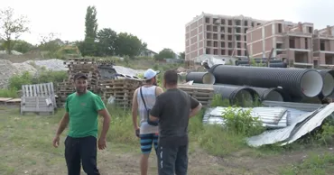 Blocuri construite într-o zonă cu risc de alunecări. Oamenii cer oprirea lucrărilor