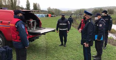 Более 250 спасателей и пожарных Молдовы подняли по тревоге.