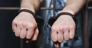 Un cetățean azer, condamnat la 13 ani de închisoare pentru violarea unei minore în Moldova