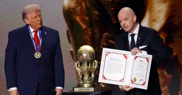 Депутаты Европарламента поддержали жалобу на главу ФИФА за «премию мира» Трампу
