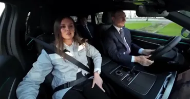 Vladimir Putin a făcut un test-drive cu un automobil rusesc conceput în China