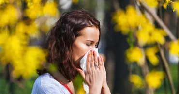 Rinita alergică la polen: Cum o recunoști și ce recomandă medicii