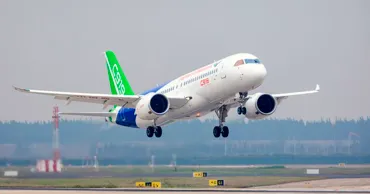 Китайский аналог Boeing и Airbus совершил свой первый международный полет