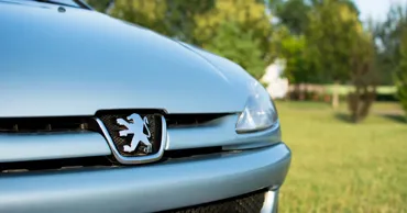 Peugeot отзывает 600 тысяч автомобилей из-за слишком тихого сигнала
