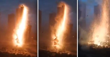 В Китае молния ударила в небоскрёб и сильно напугала местных жителей. Фото: Point.md.