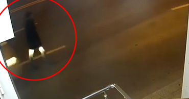 Момент, когда такси сбивает пешехода в столице, попал на видео.