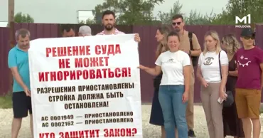Скандал на Чеканах: Разрешение приостановили, но стройку не остановили