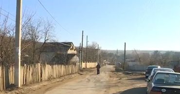 Жители десятков сёл годами ждут обещанные водопровод и канализацию.