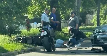 Un motociclist a ajuns la spital după o ciocnire violentă în Chișinău