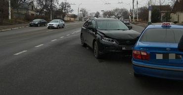 Таксист не уступил дорогу: в Тирасполе в ДТП пострадал пассажир.