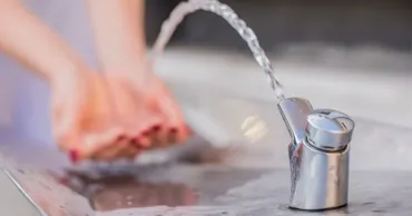 Rețelele de alimentare cu apă și de canalizare se dezvoltă, dar nu suficient de rapid