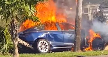 Американец сгорел заживо в захлопнувшейся Tesla.