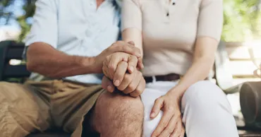 Studiu: Căsătoria este asociată cu un risc mai scăzut de cancer