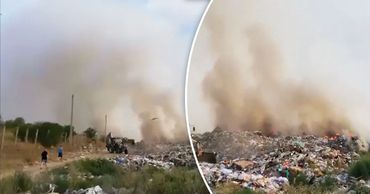 Пожар на мусорном полигоне во Флорештах тушили почти десять часов. Фото: Point.md.