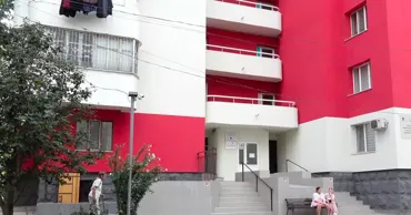 Жильцы самого высокого дома Бельц вынуждены подниматься пешком из-за старого лифта