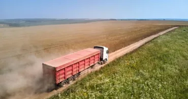 Motorina scumpă lovește fermierii: Transportul grâului se scumpește