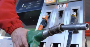 Noi scumpiri la pompă: Benzina ajunge la 32,59 lei, iar motorina la 33,50 lei
