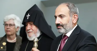 Pașinian l-a acuzat pe conducătorul Bisericii Armene de încălcarea jurământului de celibat și de paternitate