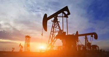 Цена на нефть превысила 100 долларов впервые с 2022 года