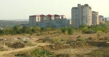 Решение о продаже участка на Чеканах муниципальные советники приняли в начале августа.
