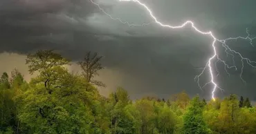 Codul Galben de ploi cu descărcări electrice, prelungit: Perioada vizată
